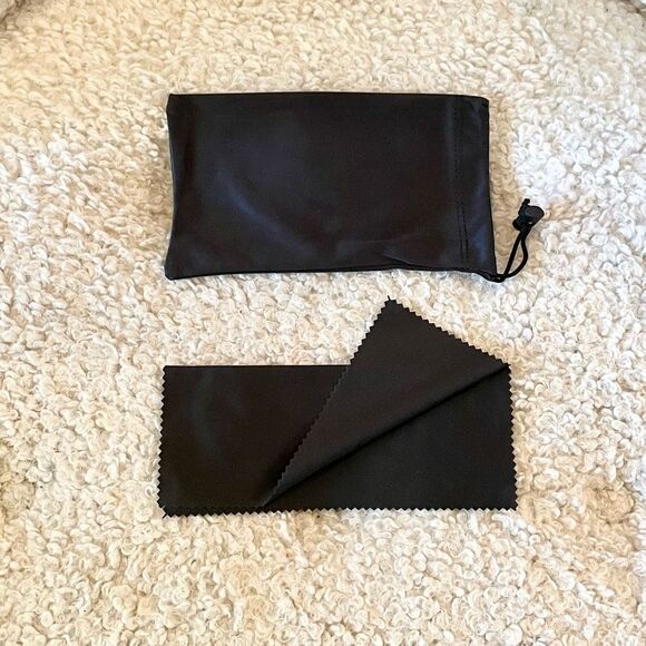 Microfiber Drawstring Pouch & duster cleaning cloth for sunglasses 4 x 7” Black - Picture 4 of 7